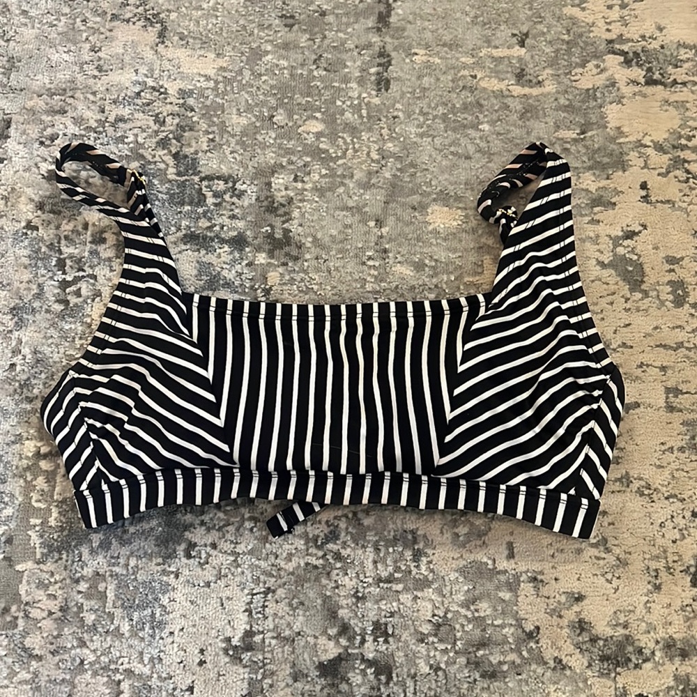 Kona sol bathing suit top size D/DD